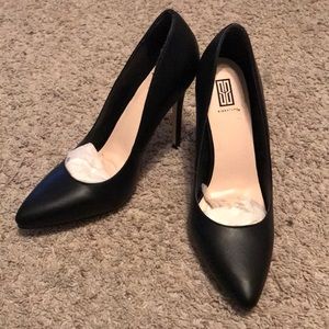 Black Pumps